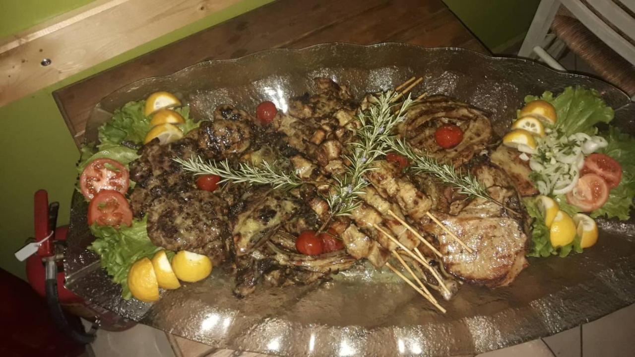 Psarou Apartments Paralía Skotínis Kültér fotó